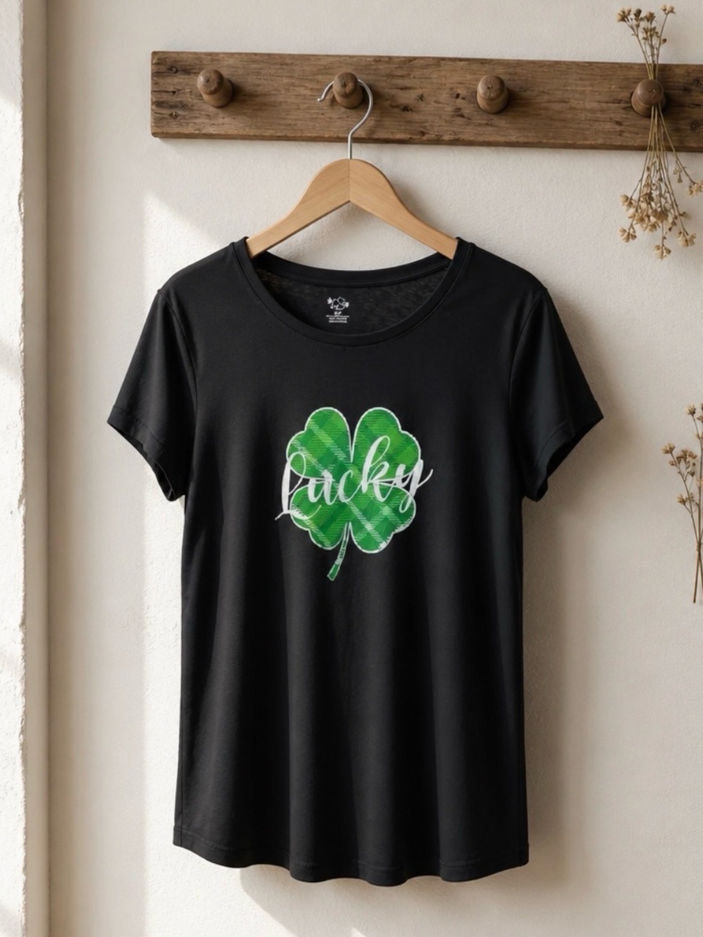 Lucky Black T-Shirt size S Used